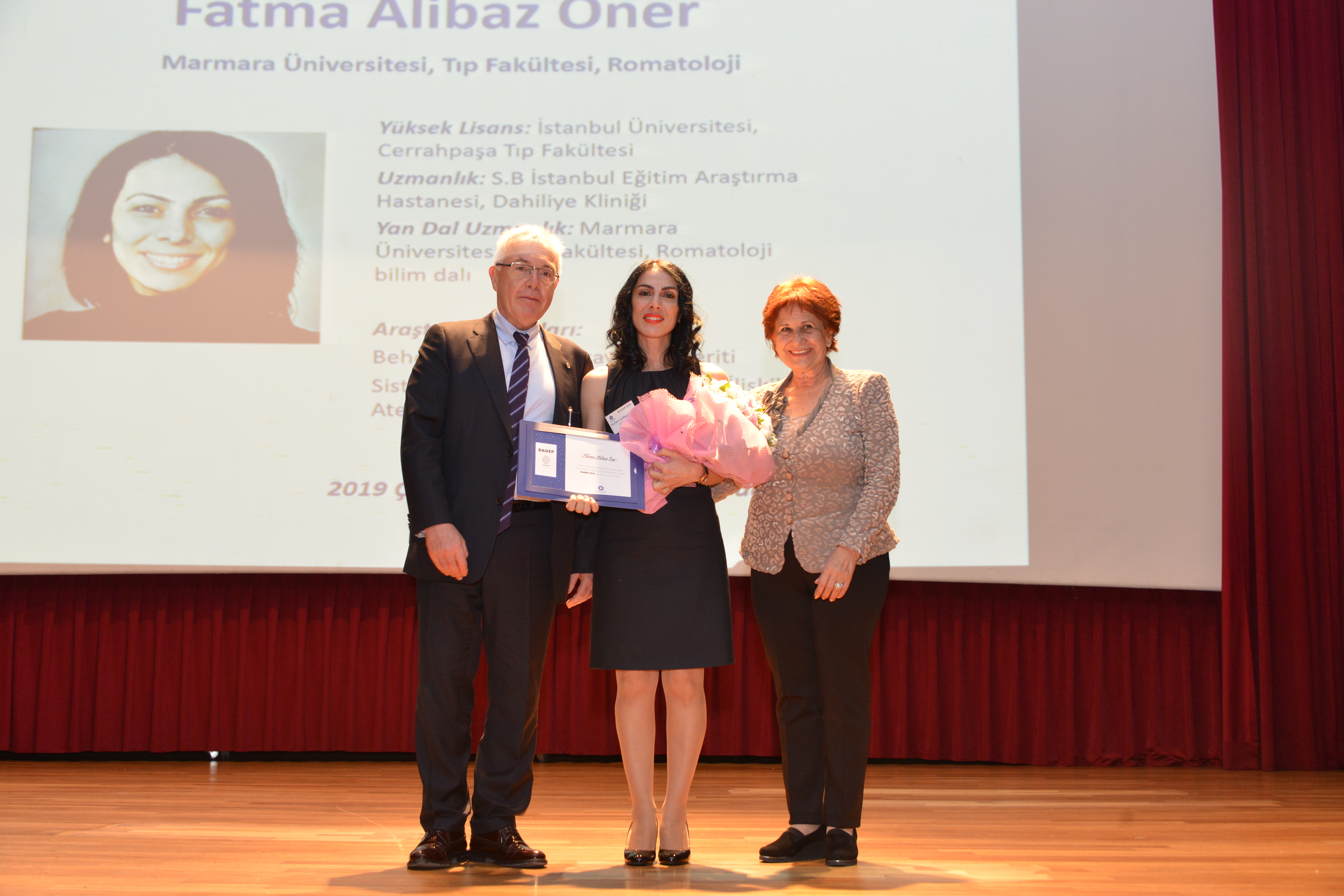 Uzm. Dr. Fatma Alibaz Öner Tıp Alanında Bilim Akademisi Genç Bilim İnsanları Ödülünü Aldı